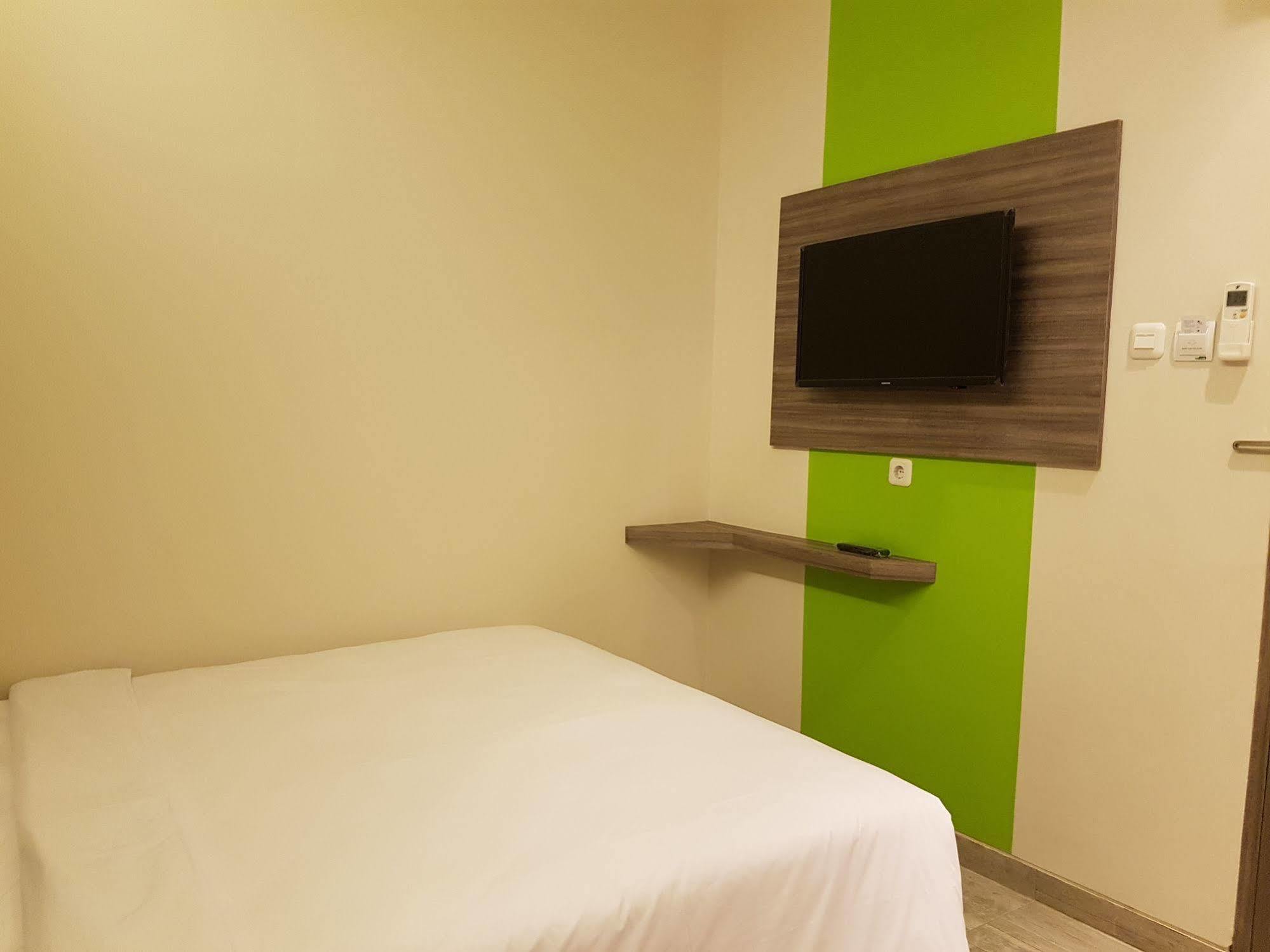 Bold Hotel Jakarta Exterior photo