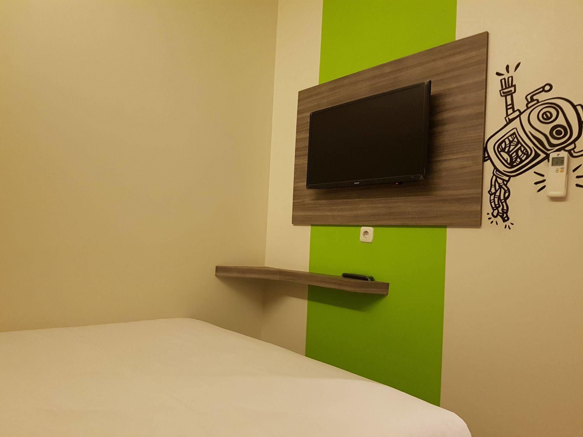 Bold Hotel Jakarta Exterior photo